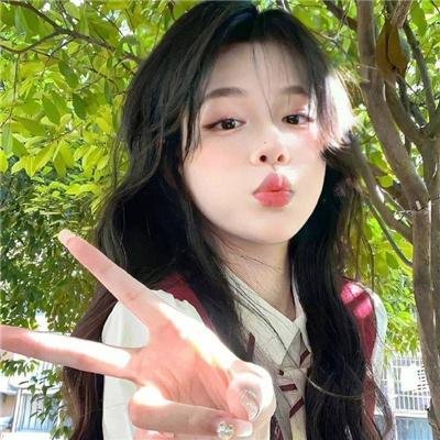 戴红头巾的女孩